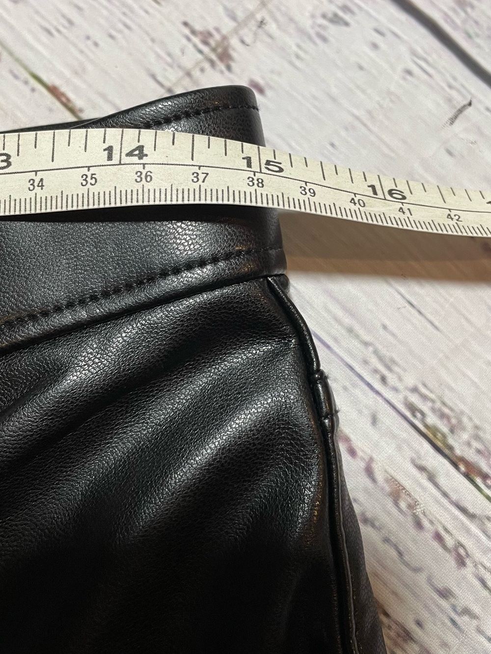 NWT Abercrombie & Fitch The Skinny High Rise Vegan leather pants. Size 10 - Picture 9 of 11